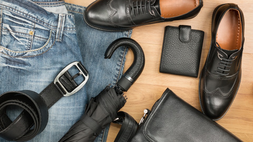 Produkter av läder: skor, väska, plånbok och bälte